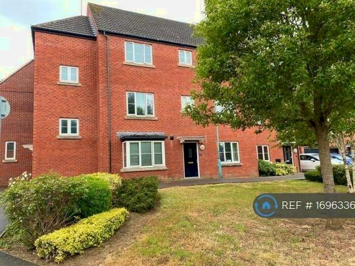 2 Bedroom Flat To Rent In Phelps Mill Close, Dursley, GL11