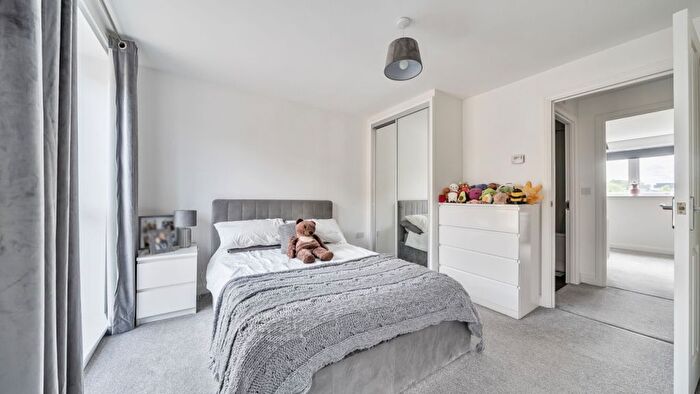 2 Bedroom Semi-Detached House For Sale In Plymouth Close, Cambridge, CB3
