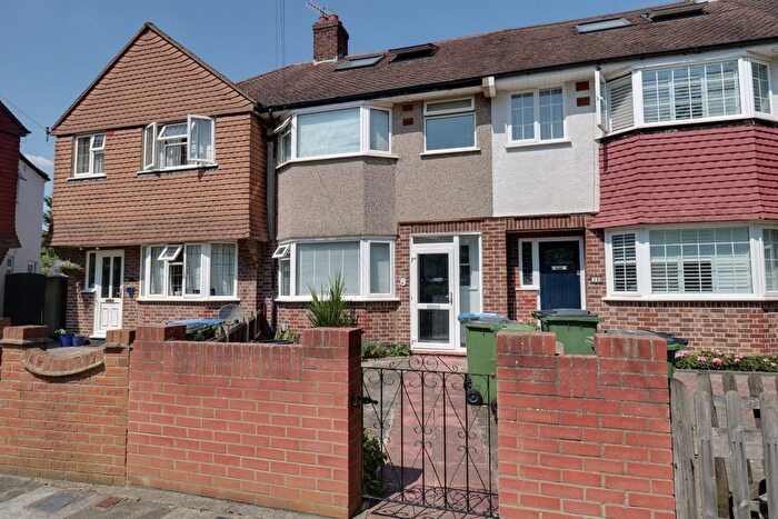 4 Bedroom Semi Detached House To Rent In Alverstone Gardens, London, Greater London, SE9