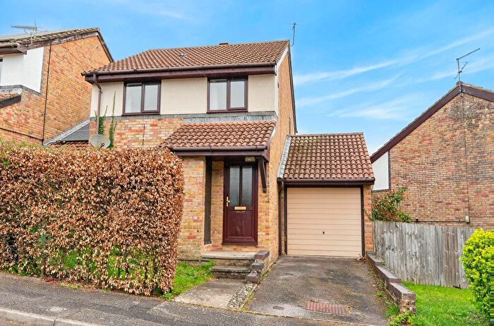 3 Bedroom Link Detached House For Sale In Lowden Close, Winchester, SO22