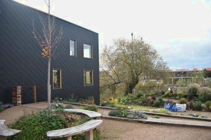 4 Bedroom Town House To Rent In Solar Avenue, Leeds, LS9