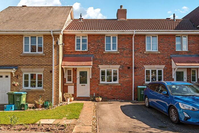 3 Bedroom Terraced House For Sale In Windsor Road, Pitstone, LU7