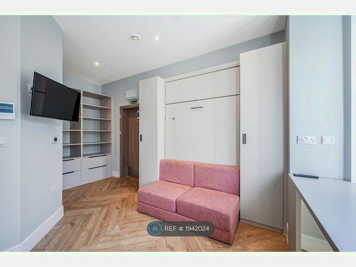 Studio To Rent In Hanger Lane, London, W5