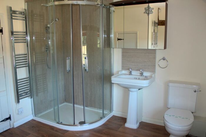 5 Bedroom Farmhouse To Rent In Knowle Lane, Cranleigh, GU6