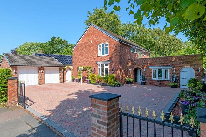 5 Bedroom Detached House For Sale In Chapel Lane, Burtonwood, WA5