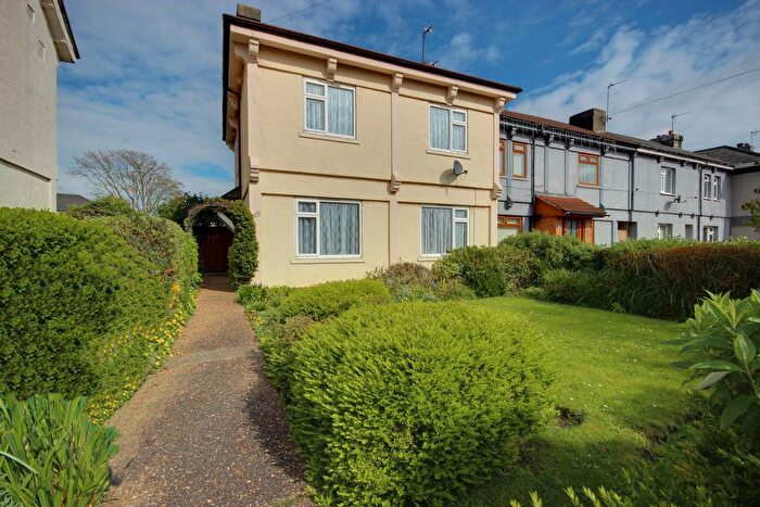 3 Bedroom End Terrace House For Sale In Grovehill Road, Beverley, HU17