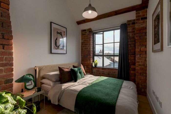 3 Bedroom Town House To Rent In Headford Street, Sheffield, S3