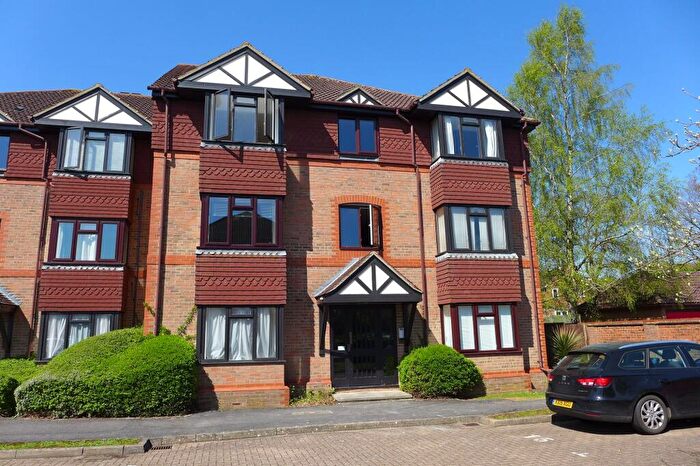 1 Bedroom Flat To Rent In Chestnut Close, Fleet, GU51