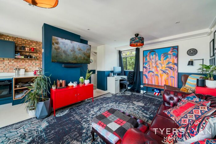 3 Bedroom Flat To Rent In Beckway Street, London, SE17