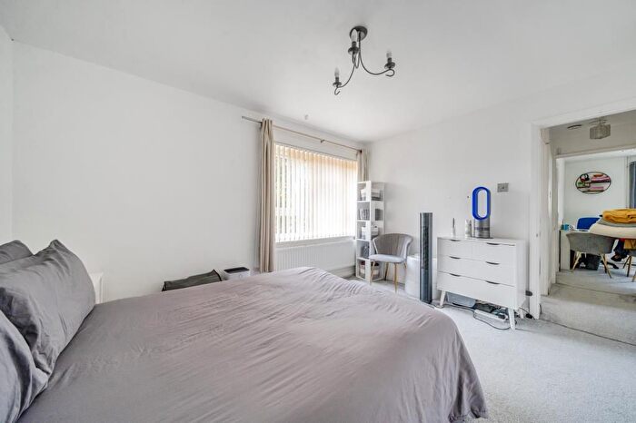 1 Bedroom Flat For Sale In High Wycombe, Downley, Buckinghamshire, HP13