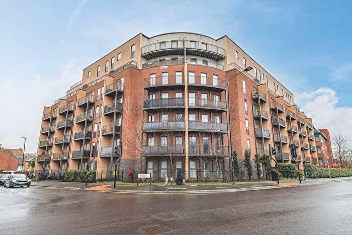 2 Bedroom Flat For Sale In Stoke Road, Slough, SL2