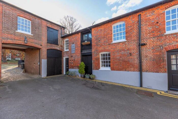 2 Bedroom Flat To Rent In High Street, Tring, Tring, HP23