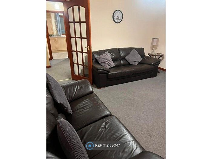 2 Bedroom Flat To Rent In Macaulay Drive, Craigiebuckler, Aberdeen, AB15