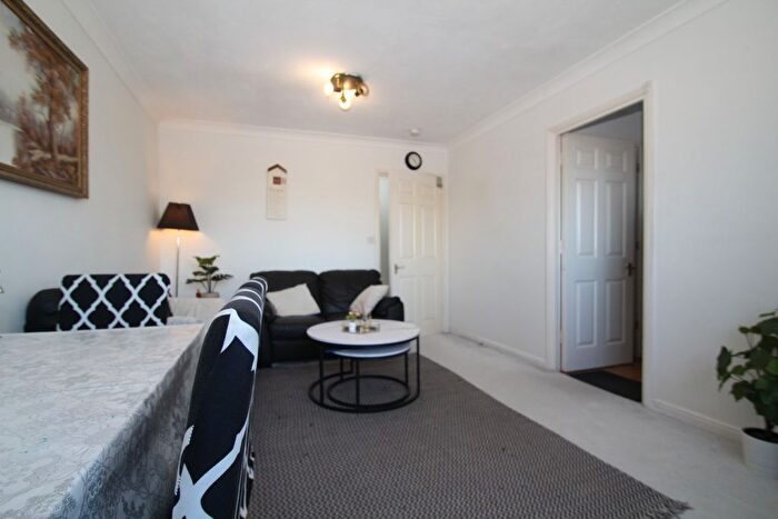 1 Bedroom Flat For Sale In Caroline Place, Harlington, Hayes, UB3