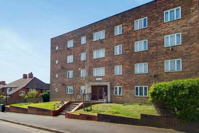 3 Bedroom Flat To Rent In Denmark Hill Estate, Denmark Hill, London, SE5