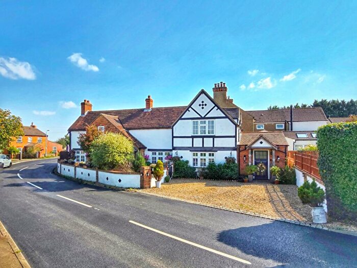 4 Bedroom Cottage For Sale In Lower Shelton Road, Marston Moretaine, Bedfordshire, MK43