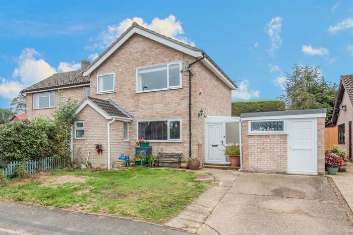 3 Bedroom Semi-Detached House For Sale In Eastlands, Stradbroke, Eye IP21