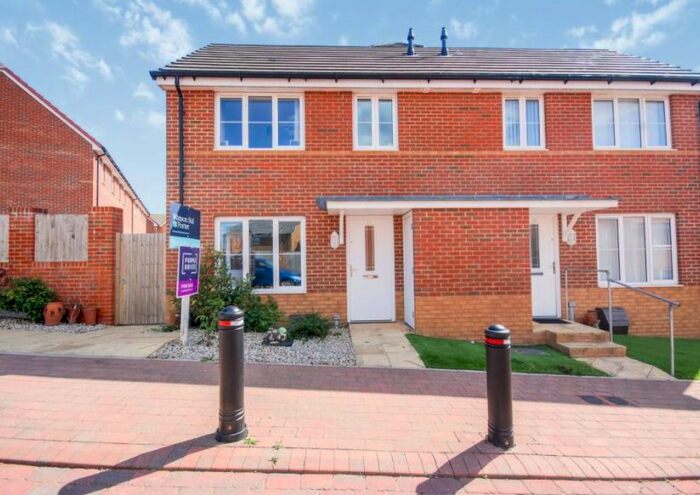 2 Bedroom Semi-Detached House To Rent In Cromwell Avenue, East Cowes, PO32