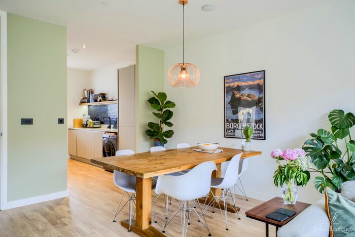 4 Bedroom Town House To Rent In Port Loop, South Loop Square, Edgbaston, B16