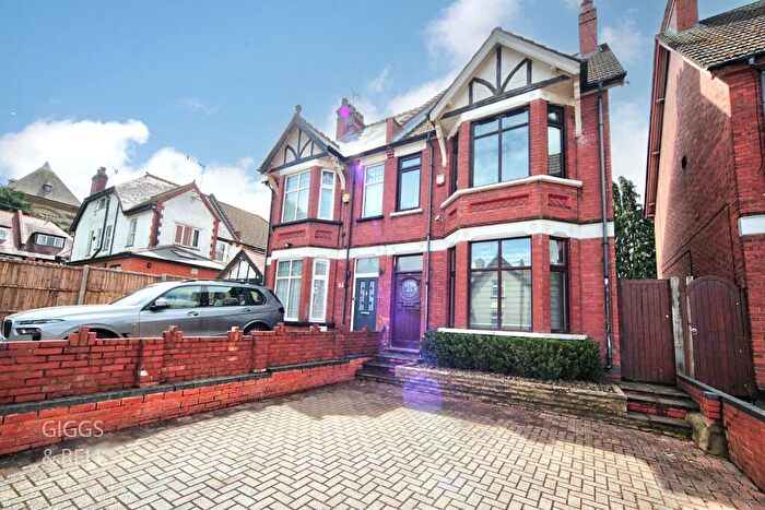 4 Bedroom Semi Detached House For Sale In West Hill Road, Luton, Bedfordshire, LU1