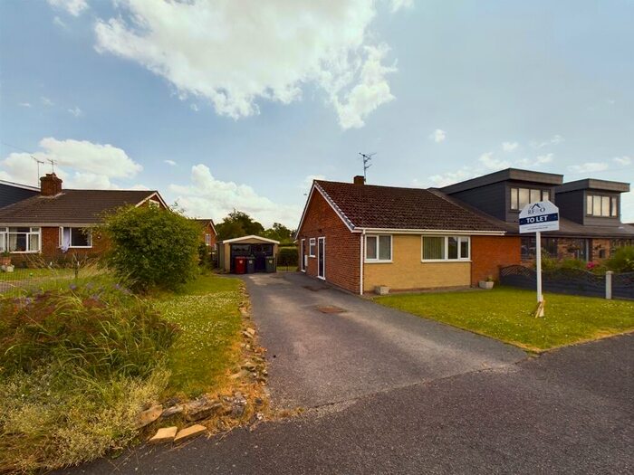 2 Bedroom Semi-Detached Bungalow To Rent In Acres Road, S45