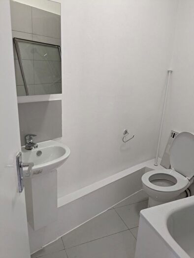 1 Bedroom Terraced House To Rent In Hammersmith Road, London, W14