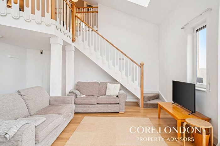 3 Bedroom Flat To Rent In Hillcrest Road, Ealing, W5