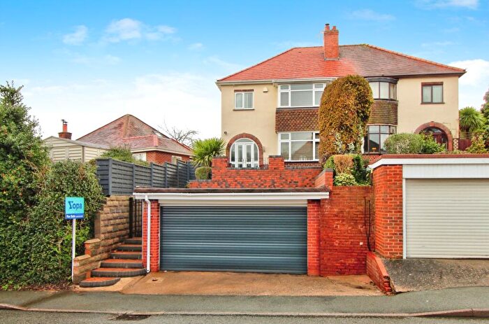 3 Bedroom Semi Detached House For Sale In Brook Holloway, Stourbridge, DY9