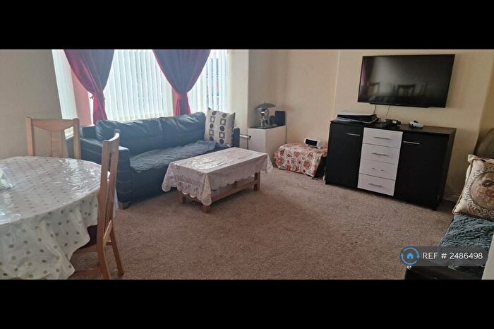 2 Bedroom Flat To Rent In Cheetham Hill Road, Manchester, M8
