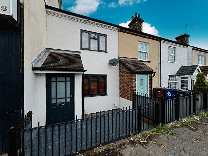 2 Bedroom Terraced House For Sale In Southend Road, Stanford-Le-Hope, SS17