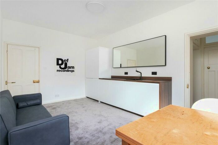 2 Bedroom Apartment To Rent In Yorkton Street, London, E2