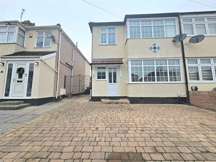 3 Bedroom End Of Terrace House To Rent In Norfolk Road, Upminster, Essex, RM14