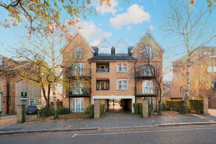 2 Bedroom Ground Flat To Rent In Churchfields, London, E18