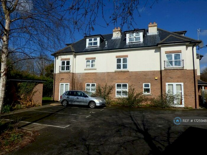 3 Bedroom Flat To Rent In Methuen Road, Bournemouth, BH8