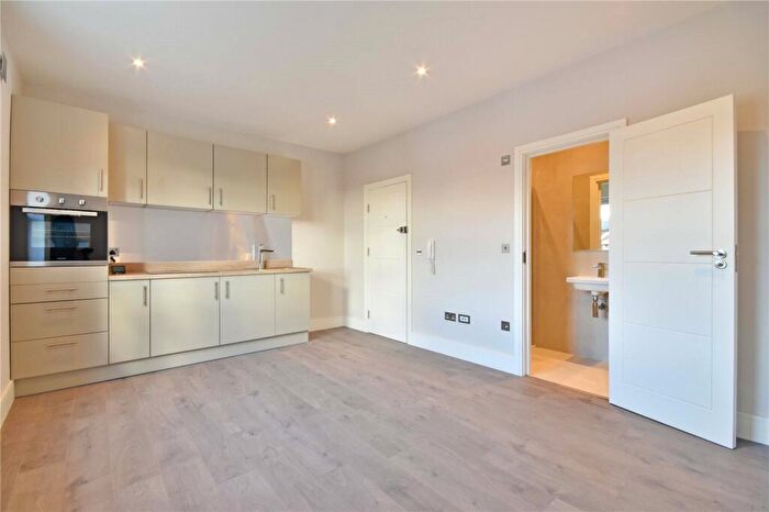 Apartment To Rent In West End Lane, West Hampstead, London, NW6
