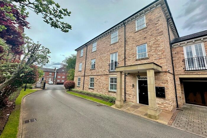 2 Bedroom Flat To Rent In Quarrymans View, Timperley, Altrincham, WA15