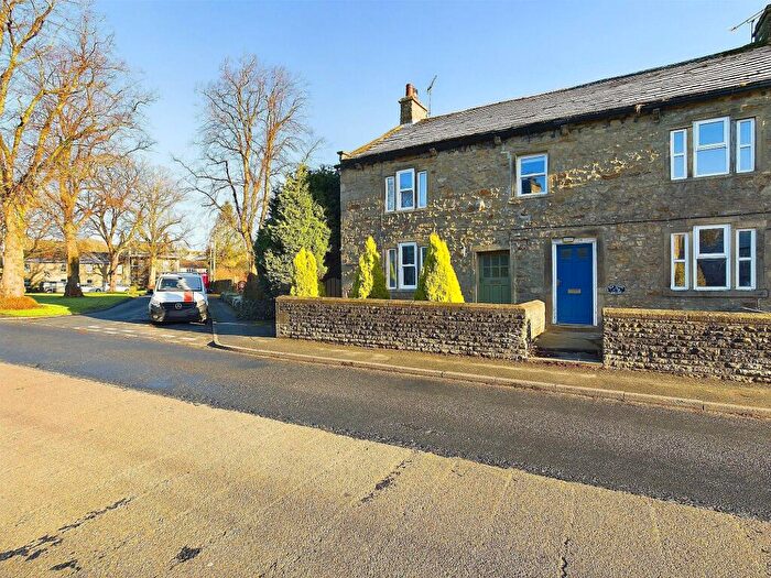 4 Bedroom Cottage To Rent In Main Street, Long Preston, BD23