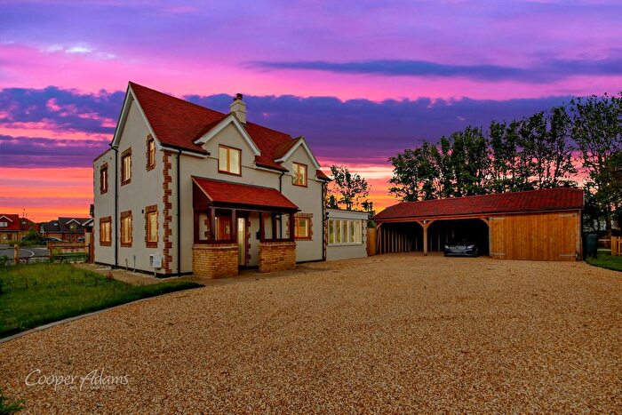 4 Bedroom Detached House To Rent In Swallows Gate, Angmering, BN16