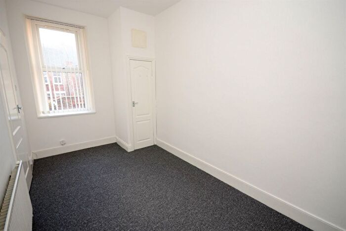 2 Bedroom Flat For Sale In Fern Dene Road, Bensham, Gateshead, NE8
