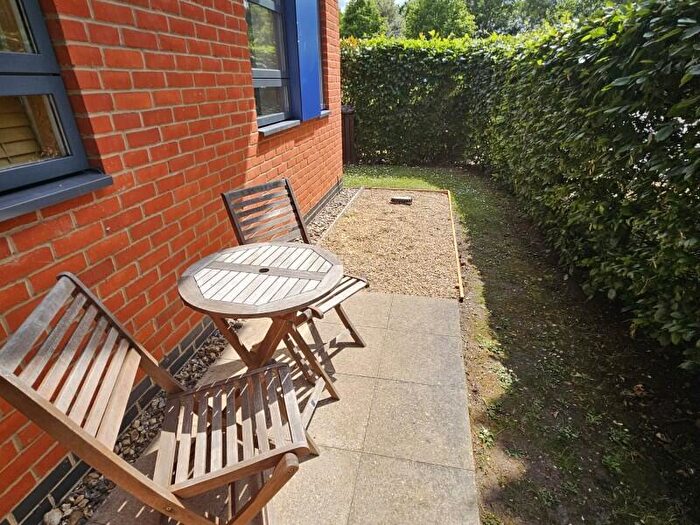 2 Bedroom Flat To Rent In Chertsey, Surrey, KT16