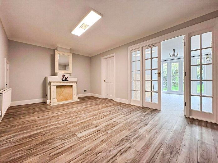 4 Bedroom Semi-Detached House To Rent In St. Stephens Road, Hounslow, TW3