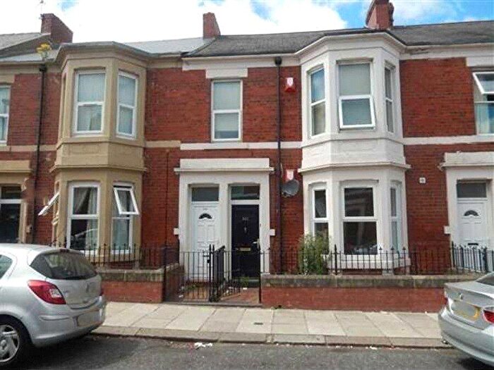 3 Bedroom Flat To Rent In Wingrove Avenue, Newcastle Upon Tyne, Tyne And Wear, NE4