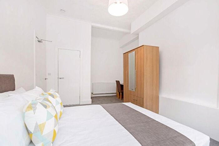 3 Bedroom Flat To Rent In West Savile Terrace, Edinburgh, EH9
