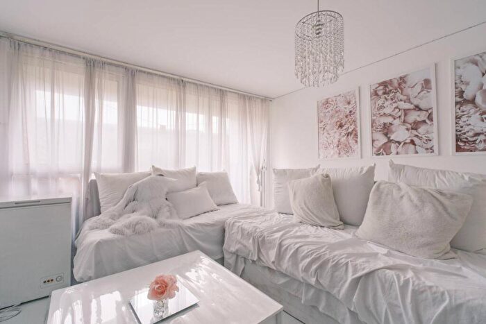 3 Bedroom Flat For Sale In Canary Wharf, Canary Wharf, London, E14