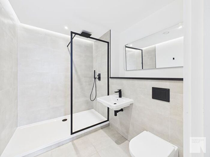 2 Bedroom Apartment To Rent In Apt . :: One Silk Street, M4