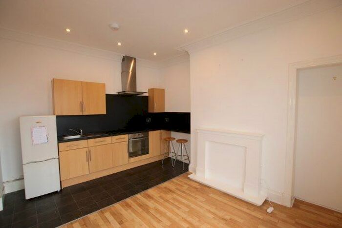 2 Bedroom Flat To Rent In Cardean Street, Dundee, DD4