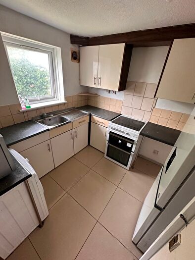 2 Bedroom Flat To Rent In Old Park Mews, Hounslow, TW5