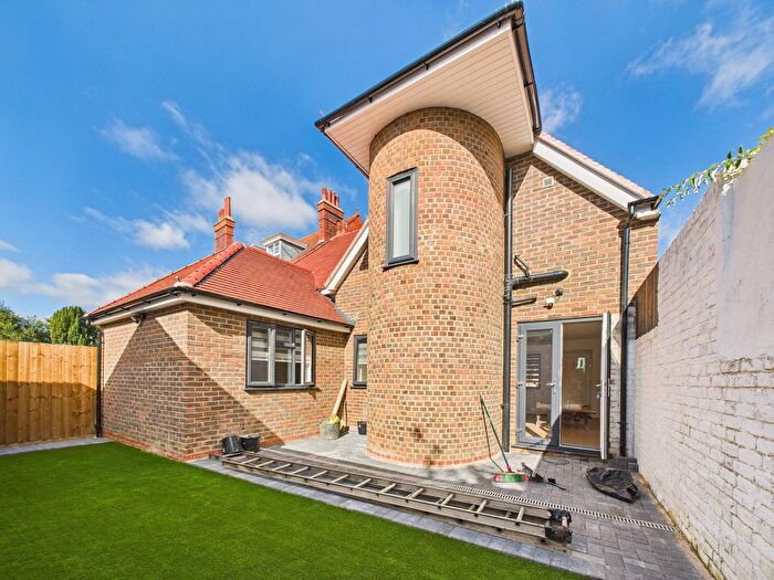 3 Bedroom Detached House To Rent In Heene Road, Worthing, BN11