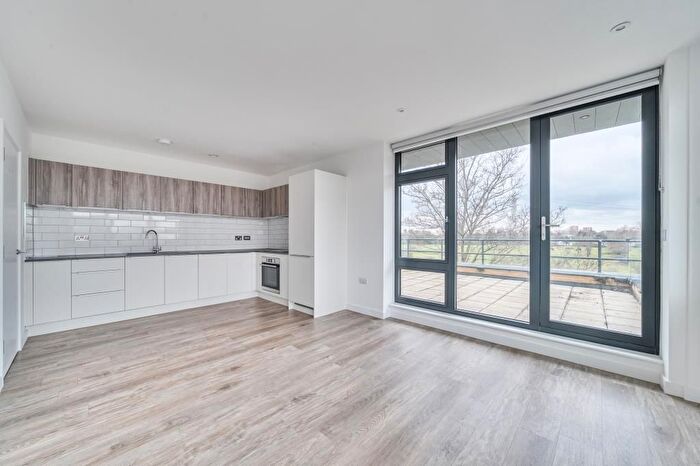 1 Bedroom Flat To Rent In London Road, Staines-Upon-Thames, TW18