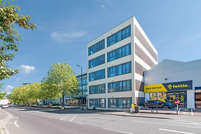 2 Bedroom Flat To Rent In Carlton House, New London Road, Chelmsford, Essex, CM2